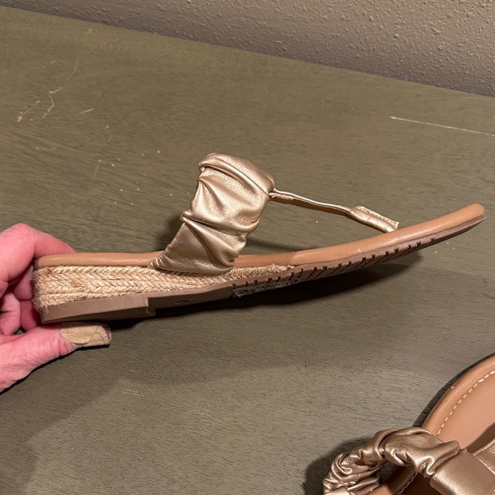 AEROSOLES Cream Ruched Sandals - Picture 6 of 6